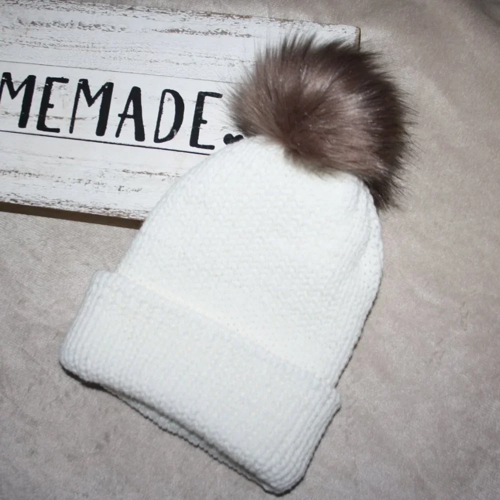 🤍 WHITE + BROWN FUR POM BEANIE · 12–18 MO 🤎